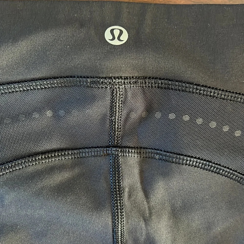 Lululemon Athletica Women’s Stop at Nothing Cropped Blue Tye dye Leggings size 6